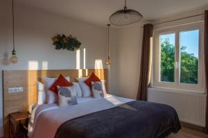 Säng eller sängar i ett rum på Amodo Lodge