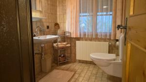 Koupelna v ubytování Zauscherhof + 37 fotografií