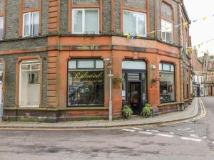 a building on the corner of a street at Daisy Cottage in Moffat