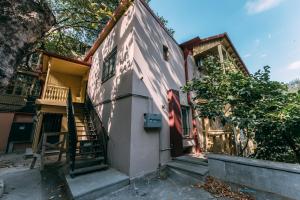 Budova, kde se penzion nachází + 22 fotografií