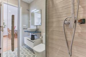 Koupelna v ubytování Sur Suites Perla 6-3 + 24 fotografií