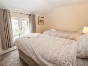 Säng eller sängar i ett rum på Dove Cottage