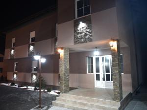 El edificio en el que está El motel