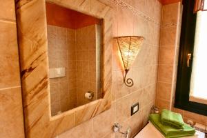Ένα μπάνιο στο Holiday Apartment Albachiara +23 φωτογραφίες