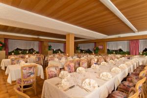 Gallery image of Hotel Arnika Wellness in Passo San Pellegrino