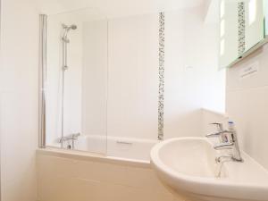 Et badeværelse på Pen Tewan + 18 billeder