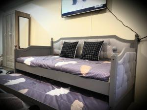 Кровать или кровати в номере Tagaytay Serin by Bea and RM