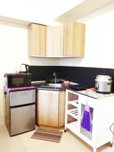 Кухня или мини-кухня в Tagaytay Serin by Bea and RM
