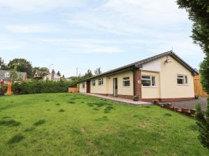 a house with a lawn in front of it at New Peny in Llandrindod Wells