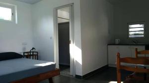 Postel nebo postele na pokoji v ubytování Jambolana Studio