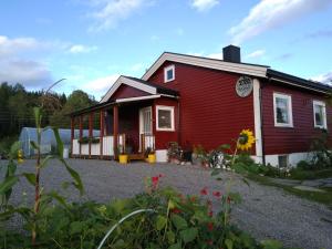 a red house with a garden in front of it at Irina & Paul House at Krokedal in Fetsund