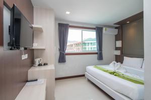 TV a/nebo společenská místnost v ubytování Baan Thai Beach Side Residence