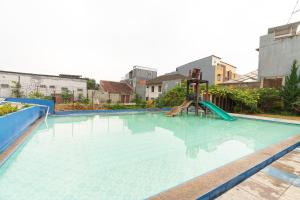 Πισίνα στο ή κοντά στο RedDoorz Hostel @ Dago 2