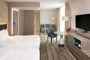 Cama ou camas em um quarto em Hyatt Place Frankfurt Airport