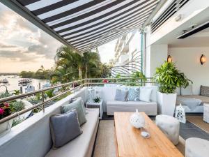 Гостиная зона в Elysium Noosa Resort - MGallery Collection