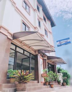 El edificio en el que está el apartahotel