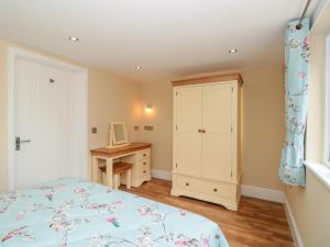 a bedroom with a bed and a desk at Eastdown Annexe in Totnes