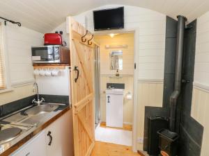 Gallery image of Shepherds Hut - The Crook in Milford Haven