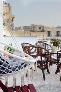A balcony or terrace at Mosaics aprtm in the Historical centre with Acropolis view