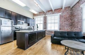 Beautiful Condos Steps from French Quarter & Bourbon St.
