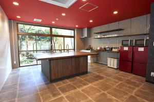 A kitchen or kitchenette at B&B Unagi Inn