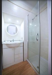 a white bathroom with a sink and a shower at Apartamento Germán in Garachico