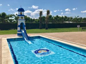 Bazén v ubytování Camping Platja Cambrils nebo v jeho okolí