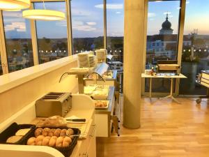 Reštaurácia alebo iné gastronomické zariadenie v ubytovaní Hotel Erwin Junker