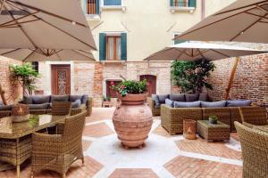 Вътрешен двор или друго открито пространство в Hotel Bisanzio