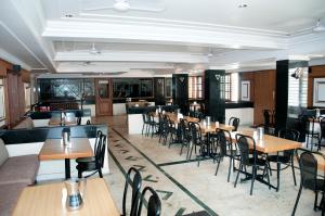 Restaurace v ubytování Suvarna Suits