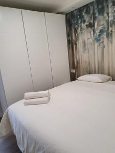 Postel nebo postele na pokoji v ubytování JUST To SLEEP 2 BEDROOMS APARTMENTS