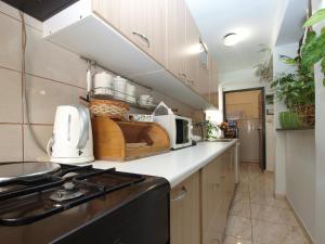 Kuchnia lub aneks kuchenny w obiekcie Apartment Vodnjan 1123