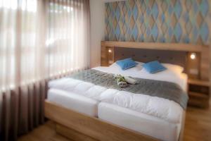 Una cama o camas en una habitación de Suite/ Familienzimmer Arnsberg