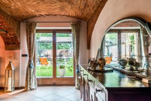 a kitchen with an arched ceiling and a large window at B&b Antica Dimora Quarello in Orbassano