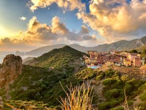 En generel udsigt til bjerge eller udsigt til bjerge taget fra feriehuset