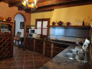 A kitchen or kitchenette at Cortijo El Arrejadero
