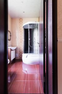 Koupelna v ubytování Noy Hotel