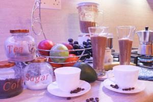 a table with two cups and a bowl of fruit at Kharmen A 1565s House with Seaviews in Birgu