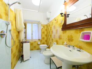 Kúpeľňa v ubytovaní Apartment Matteuzzi by Interhome