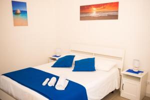 A bed or beds in a room at Finestra Sul Mare