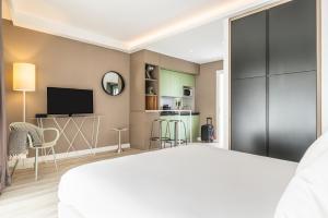TV a/nebo společenská místnost v ubytování Aparthotel Adagio Rome Vatican