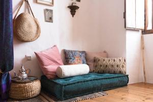 Uma área de estar em Bohemian Antique Guesthouse