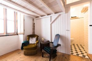 Uma área de estar em Bohemian Antique Guesthouse