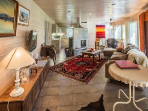 Et tv og/eller underholdning på Holiday Home Ylläs siesta by Interhome