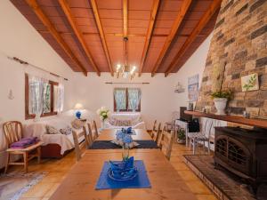 Χώρος καθιστικού στο Holiday Home Cala Tuent by Interhome +31 φωτογραφίες