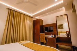 Postel nebo postele na pokoji v ubytování Hotel Ten Square, India + 37 fotografií