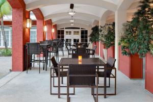 Restaurace v ubytování Courtyard by Marriott Bridgetown, Barbados