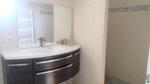 A bathroom at Chez Paul et Marie Még 12 kép