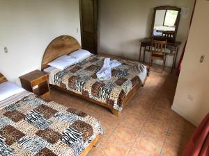 A bed or beds in a room at Vistaverde Lodge