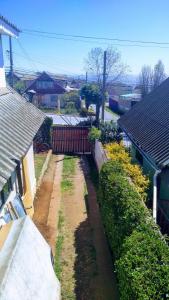 a view of a yard between two buildings at Cabaña 1 Neuling-Reñaca in Viña del Mar